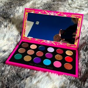 Pat McGrath Labs MTHRSHIP limited edition palette